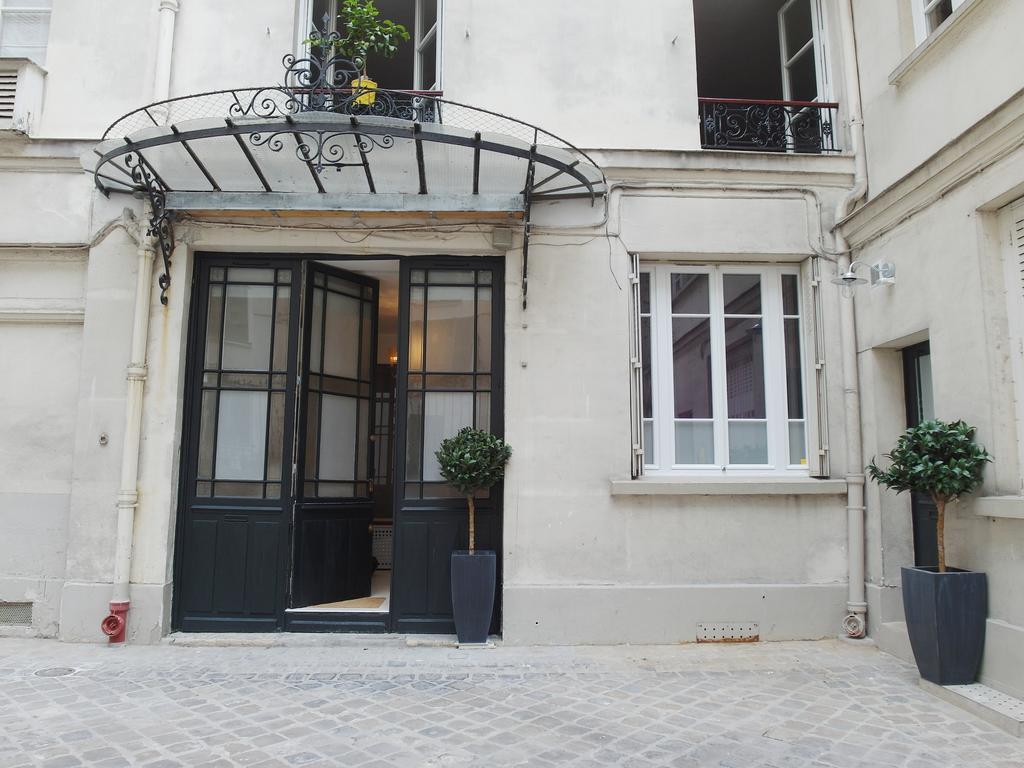 Saint Germain Cosy Chicsuites Paris Room photo